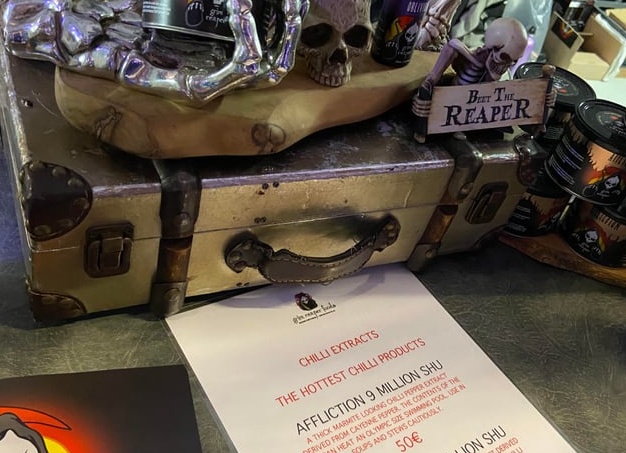 Чуть не траванулся в Индии.</p>
<p>«Ноу чили, ноу спец», - нужно говорить там в кафе, иначе будет очень остро