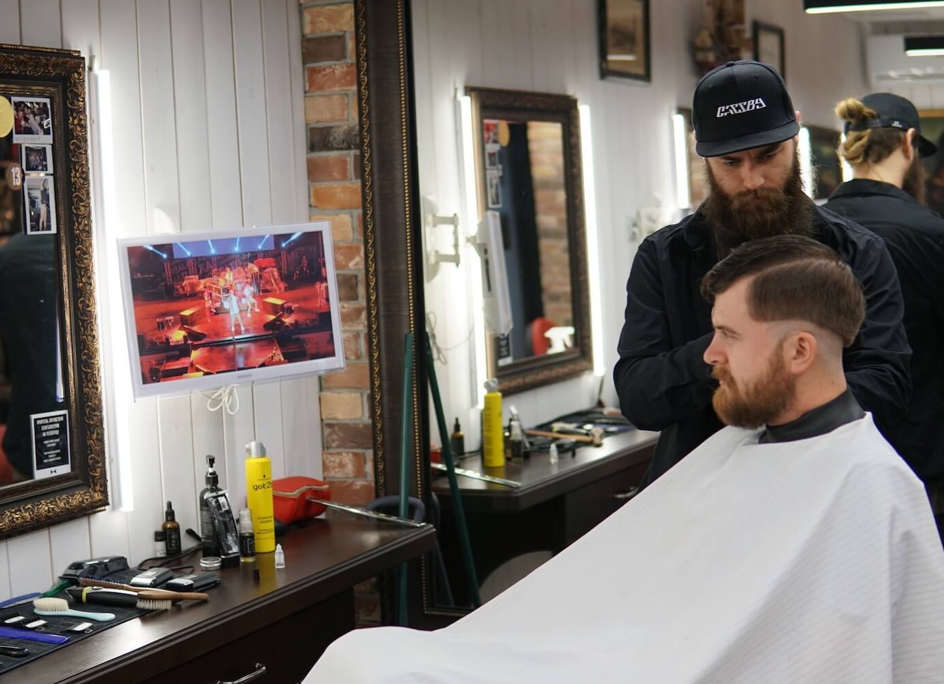 Профессия - барбер. Кто он такой и почему?