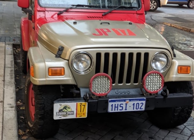 Сейчас обычные машины паркуются так же.</p>
<p>Дети подросли, а привычки остались