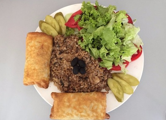 На вид не очень, зато на вкус - ммм… Шоколадная колбаса.</p>
<p>Лакомства - как машина времени, которые переносят в детство