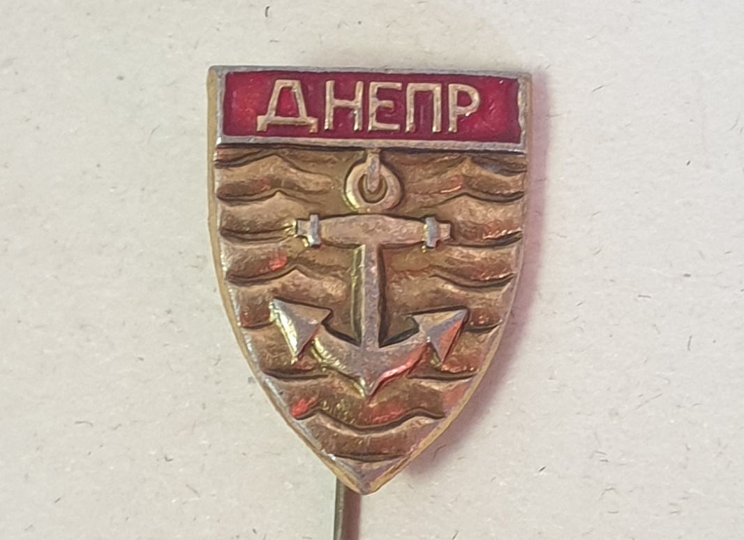 Ода советской хлебнице. У нас была металлическая, в ней хранили хлебушек.</p>
<p>И периодически там я находил майские булочки