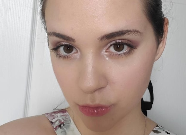 Дилемма века. До сих пор не могу понять, какая сгущёнка вкуснее.</p>
<p>Классическую можно пить прям из банки, а варёная на рубашку не накапает